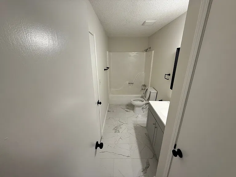 2720 Shoemaker St — Photo 8