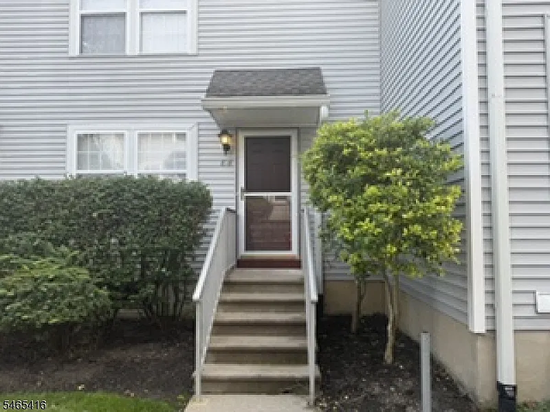 1 bed, 1.5 bath, $2,000 — Photo 2