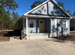61 Bridges Rd, Southport, NC 28461