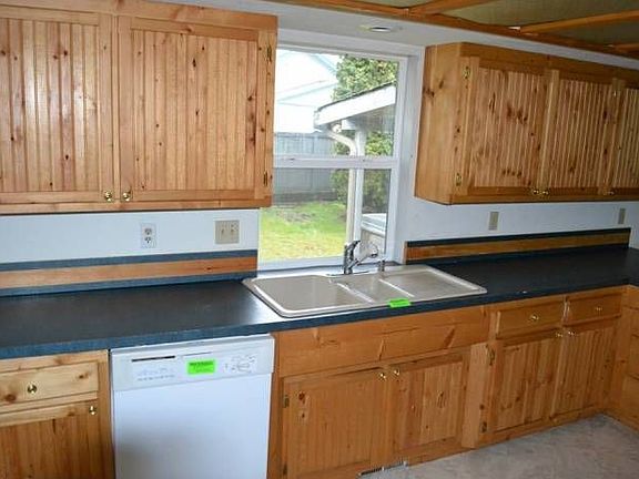 Bright Cheery Kitchen
