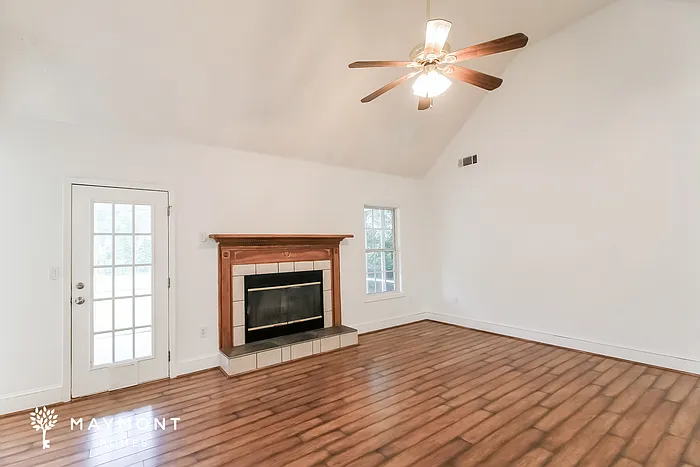 3 bed, 3.0 bath, 2234 sqft, $2,195 — Photo 4
