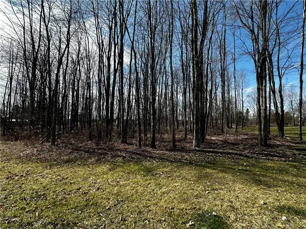 802 Sassafras Dr, Slippery Rock, PA 16057