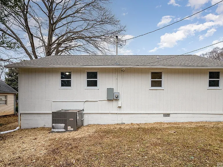 433 Greenwood Dr — Photo 3