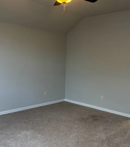 560 Darian Dr — Photo 26
