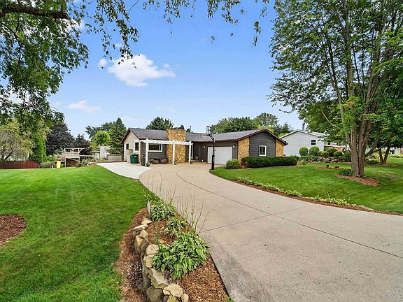 3rd image of 3392 Swinburne Dr