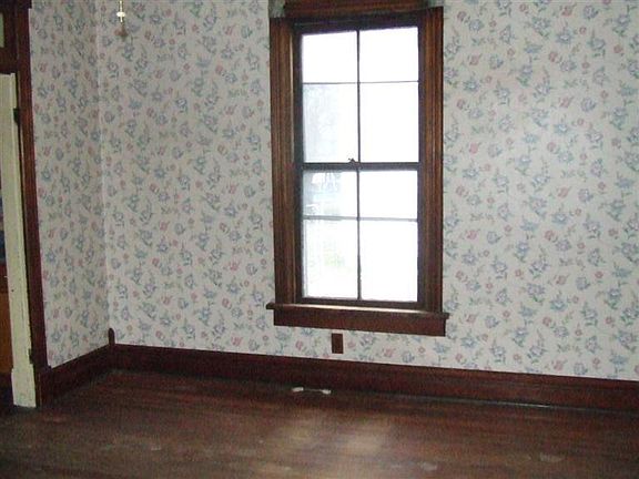 4th image of 441 Park Dr