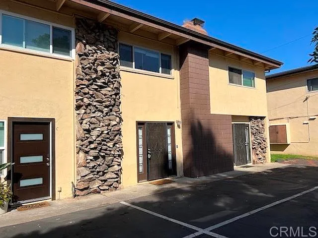 2 bed, 1.5 bath, 1056 sqft, $2,690 — Photo 1