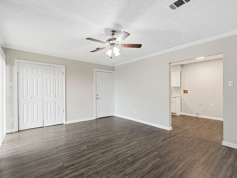 Residences at Overlook — Photo 23