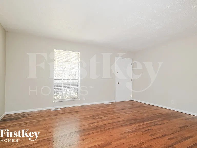 2288 Kingsford Dr — Photo 3