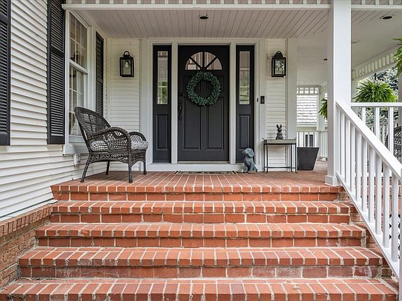 3rd image of 1009 Ashley Ln