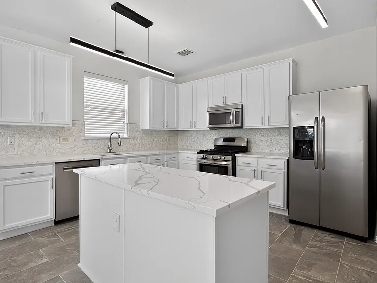 1521 Stanford Dr — Photo 7