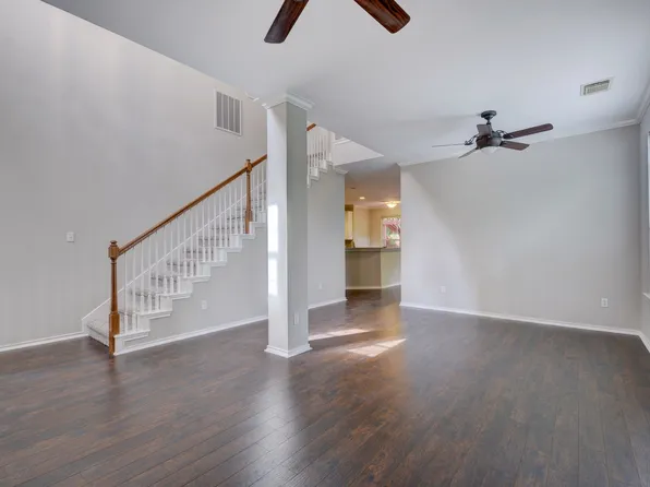 2821 Kinney Oaks Ct, Austin, TX 78704