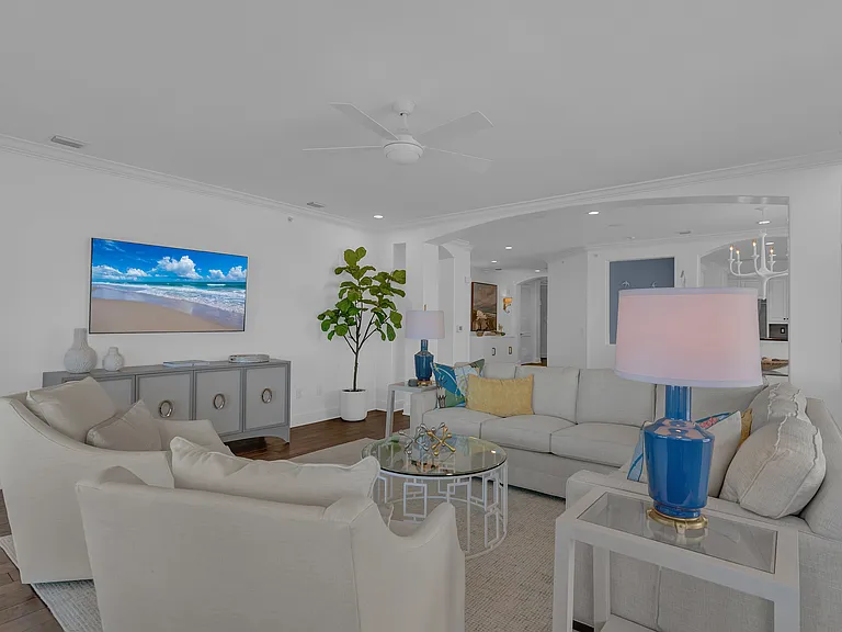4866 S Harbor Dr #401 — Photo 3