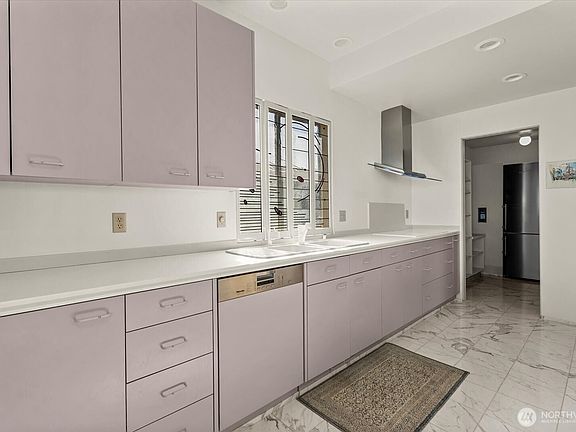 5th image of 3089 Alki Avenue SW #2
