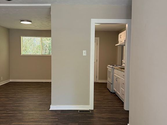 4th image of 4535 Briarwood Dr
