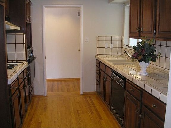 4th image of 974 Bidwell Ave