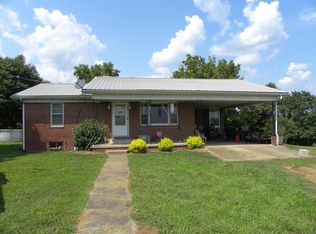 945 Greenbrier Rd, Big Sandy, TN 38221
