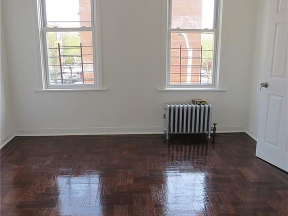 3rd image of 727 Noble Ave Floor 2