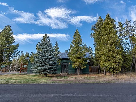 3rd image of 701 Sylvan Cir