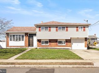 16 Fenway Rd, Hamilton, NJ 08620