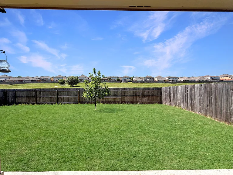 3306 Claymore St — Photo 22