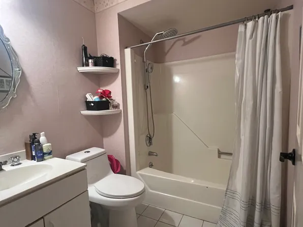 27 Weatherly Dr, Salem, MA 01970