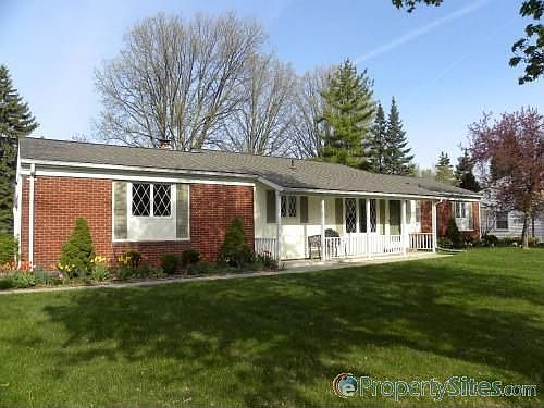 2nd image of 1101 Meadow Dr