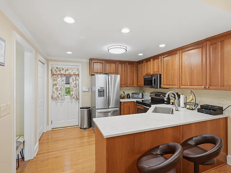 7514 Wellesley Park S — Photo 10