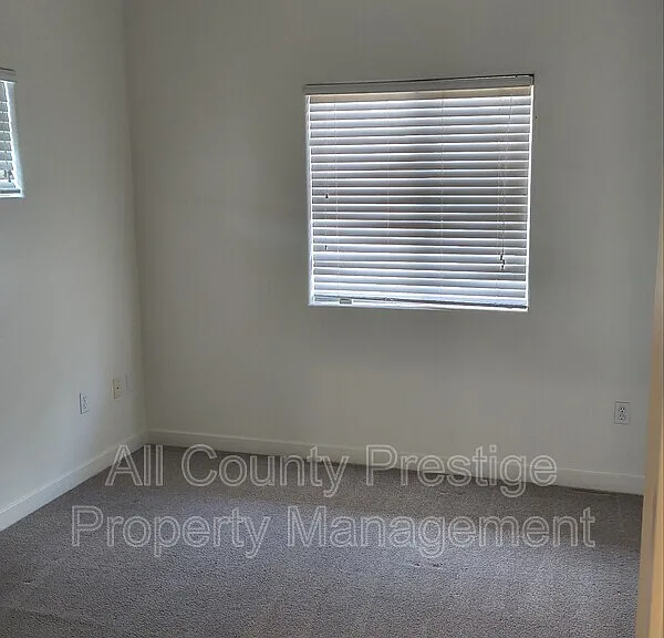 815 E Rose Ln #110 — Photo 14