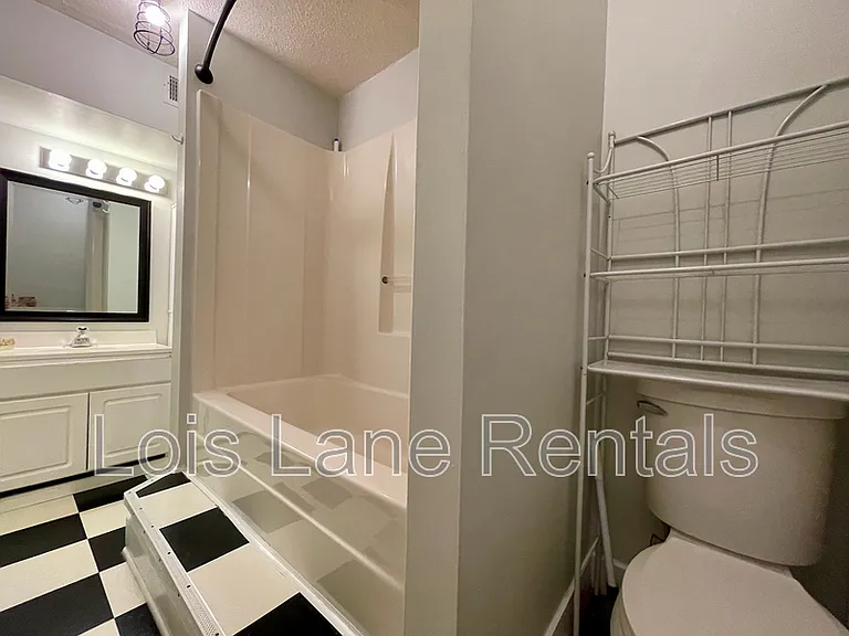 49 Charlotte St #B — Photo 12