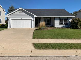 417 Settlement Rd, Hartford, WI 53027