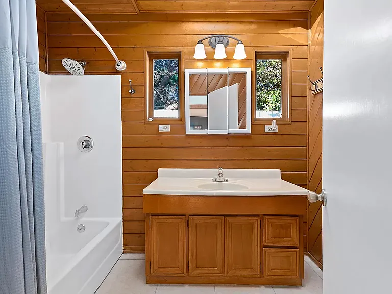 Full bathroom