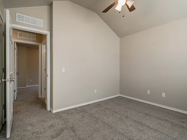16024 Okalee Ln — Photo 32