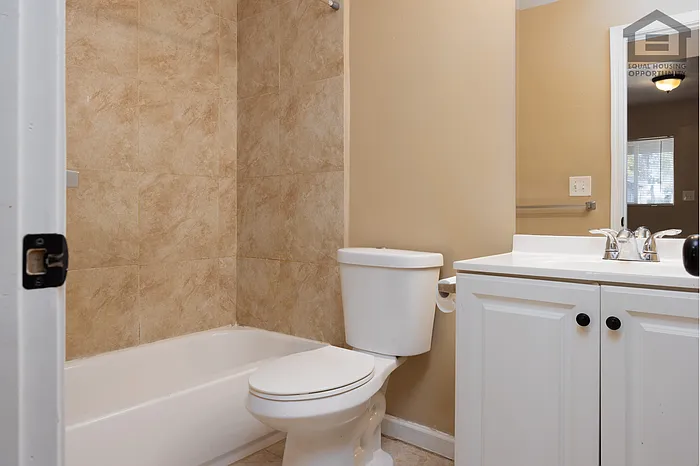 2501 W Belmont Ave #3 — Photo 12