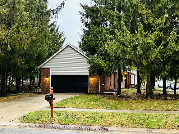 3rd image of 200 Evergreen Dr
