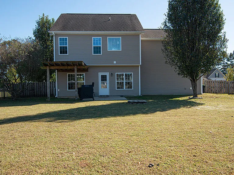 218 Maidstone Dr — Photo 36