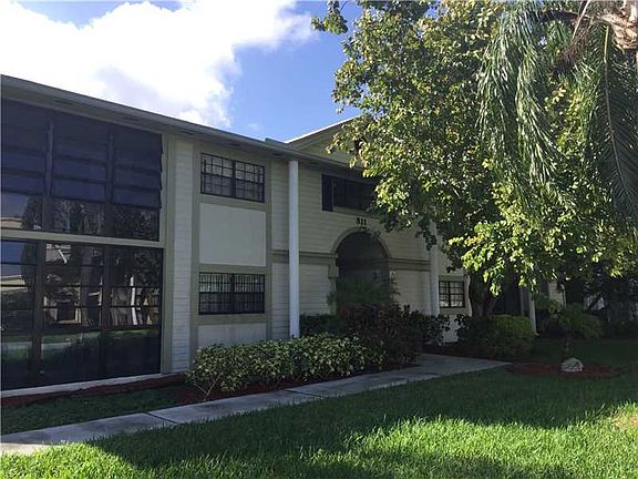 3rd image of 811 NE 199th St #20333