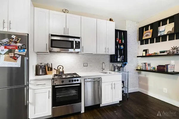 Rented by Anchor Associates | media 16