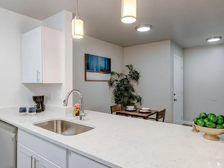 Rock Pointe Apartments — Photo 15