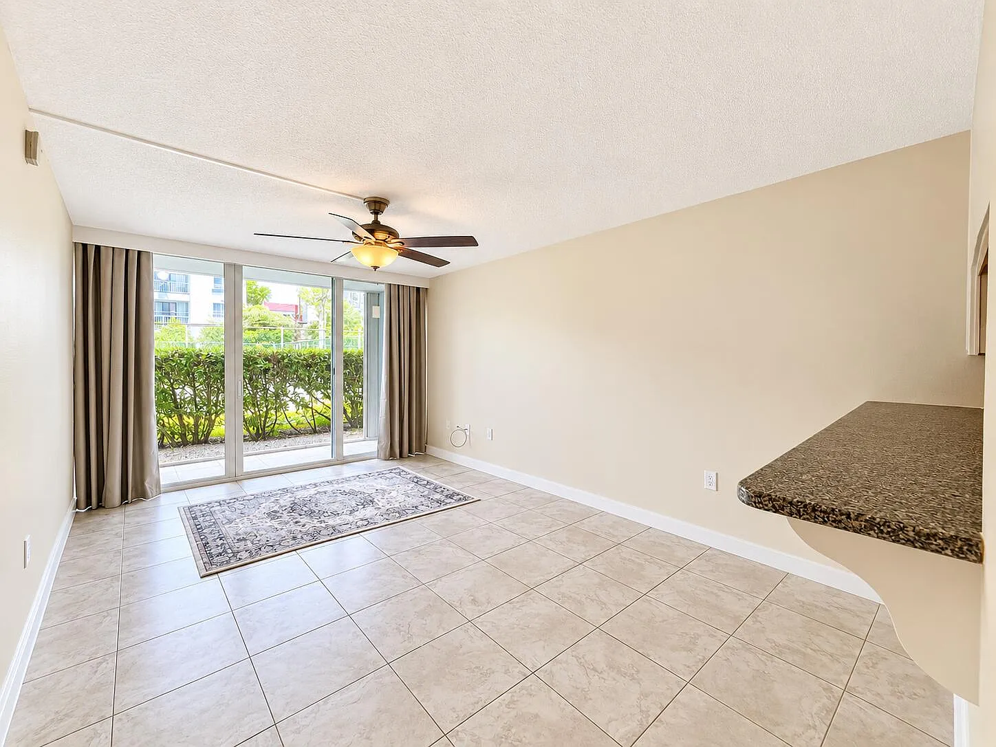 2 bed, 2.0 bath, 696 sqft, $3,400 — Photo 2