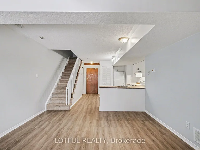 237 Loretta Ave S #9 — Photo 7