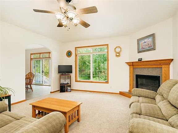 3rd image of 4867 Dovetail Ave