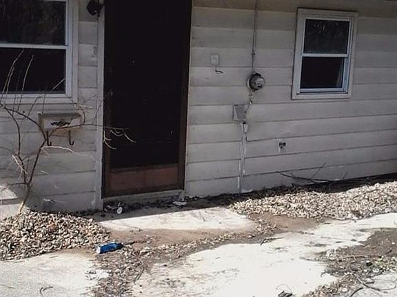 4th image of 2444 Ulrich Ave
