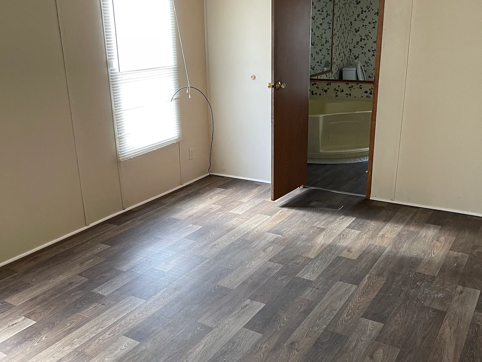 3 bed, 1064 sqft, $950 — Photo 3