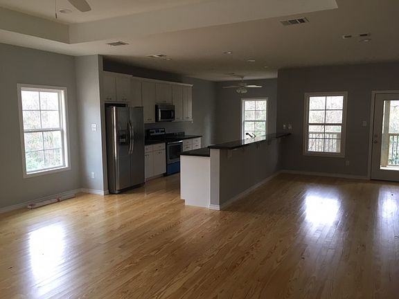 4th image of 1520 Tanglewood Cir