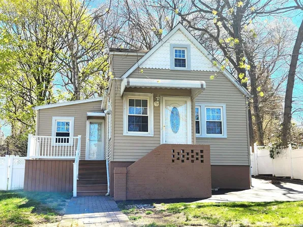 25 Cleveland Street, Nesconset, NY 11767