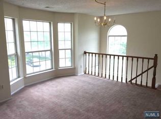 1214 Mulberry Dr, Mahwah, NJ 07430