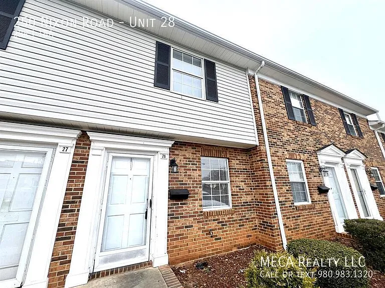 250 Nixon Rd #28 — Photo 1