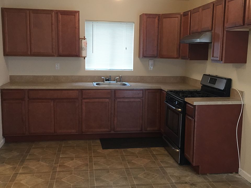 2nd image of 641 1/2 Yetman Ave