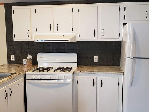 3rd image of 5146 Rhine Dr